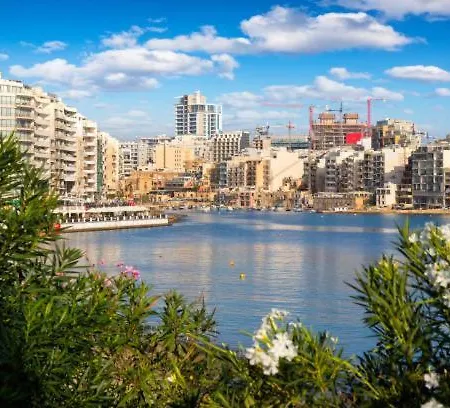 Lejlighed A 2br Maisonette Fully Equipped With Ac In St Julians By 360 Estates *